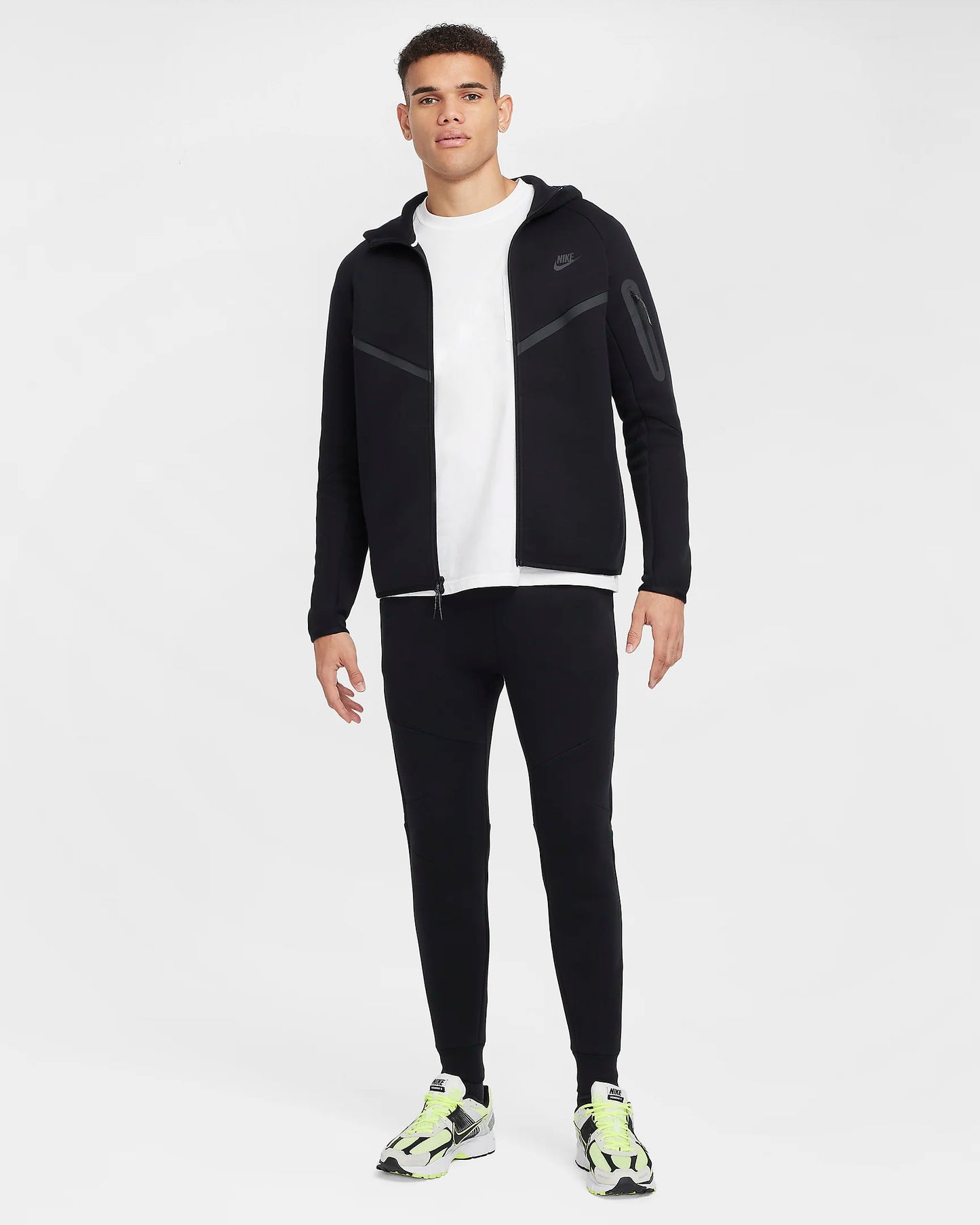 Ensemble Nike Tech Fleece Noir 2025