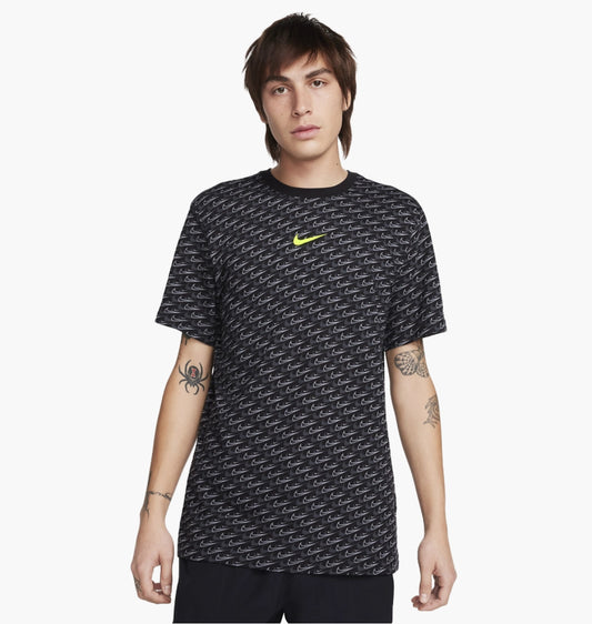 Tee Shirt Nike swoosh repeat 2024