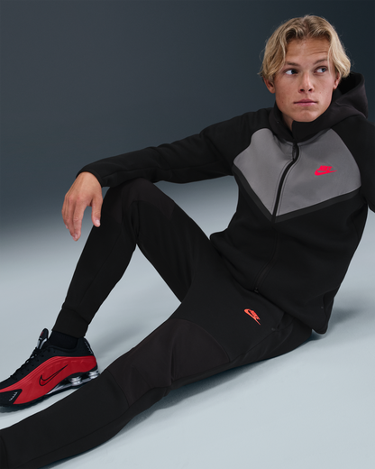 Pantalon Nike Tech Fleece Noir Rouge 2025
