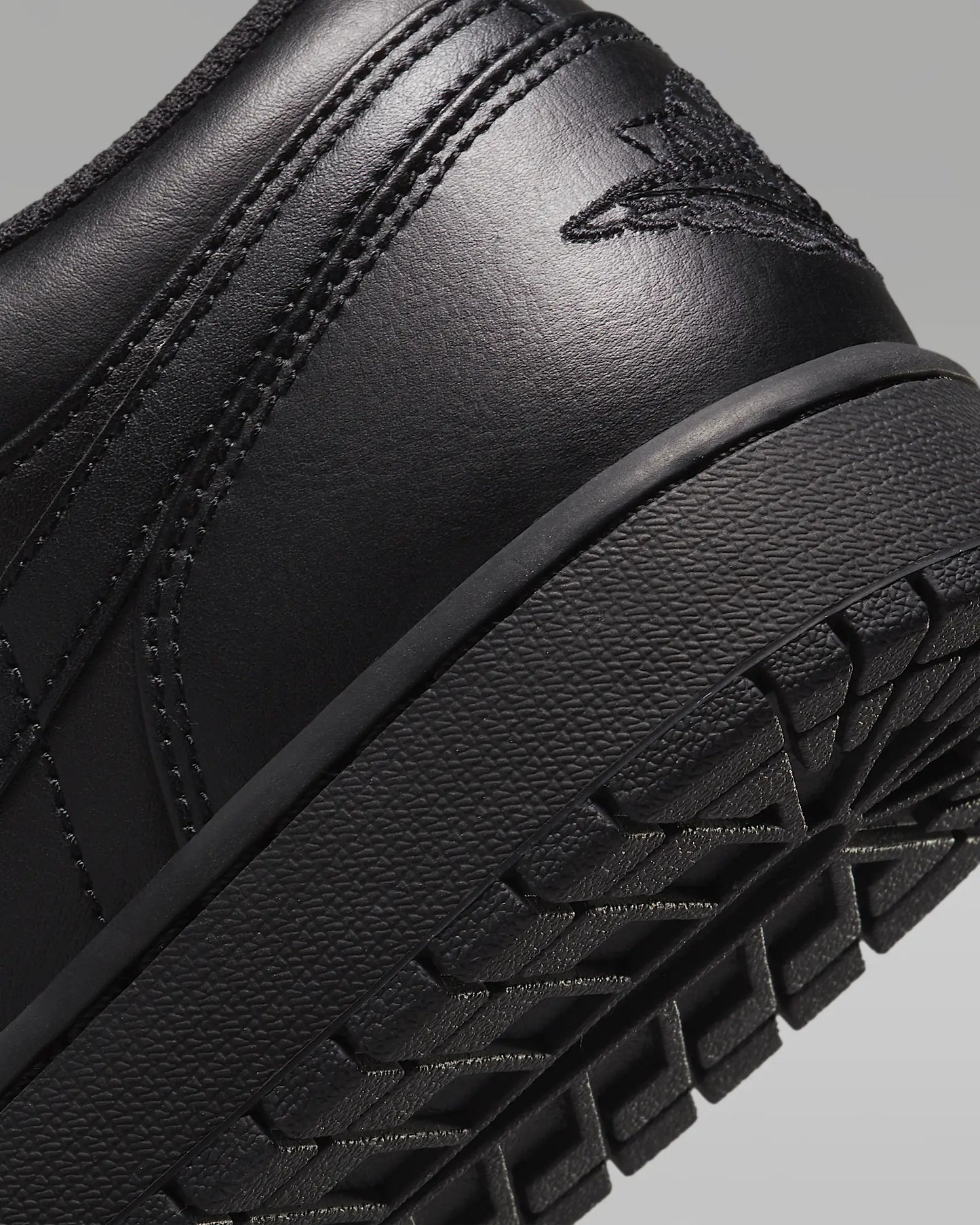 Air Jordan Low 1 Triple Black